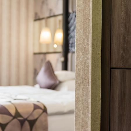 Victoria Garden Hotel Es Etterem Ньиредьхаза Экстерьер фото