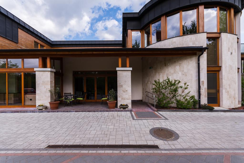 Victoria Garden Hotel Es Etterem Ньиредьхаза Экстерьер фото