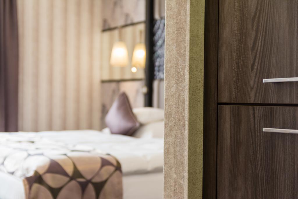 Victoria Garden Hotel Es Etterem Ньиредьхаза Экстерьер фото
