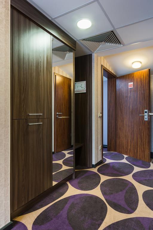 Victoria Garden Hotel Es Etterem Ньиредьхаза Экстерьер фото