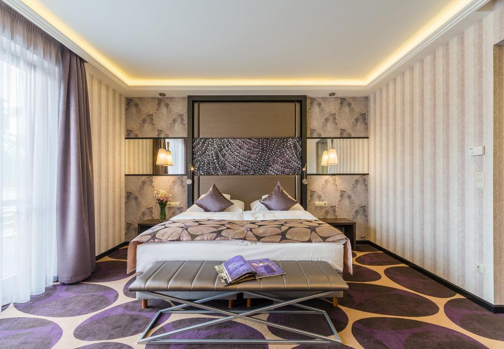 Victoria Garden Hotel Es Etterem Ньиредьхаза Экстерьер фото