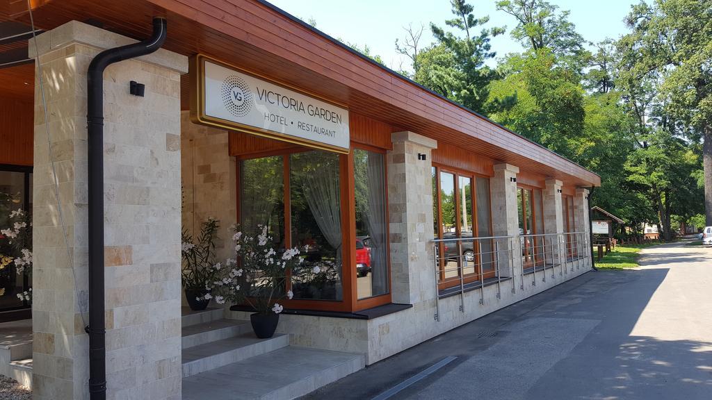 Victoria Garden Hotel Es Etterem Ньиредьхаза Экстерьер фото