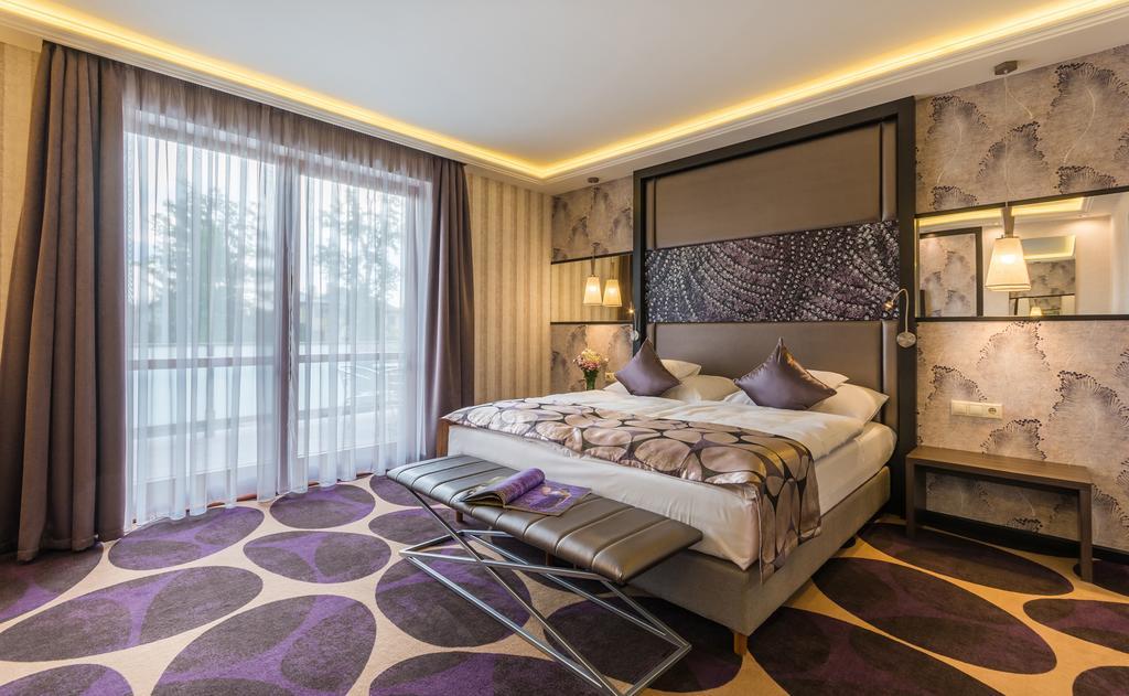 Victoria Garden Hotel Es Etterem Ньиредьхаза Экстерьер фото